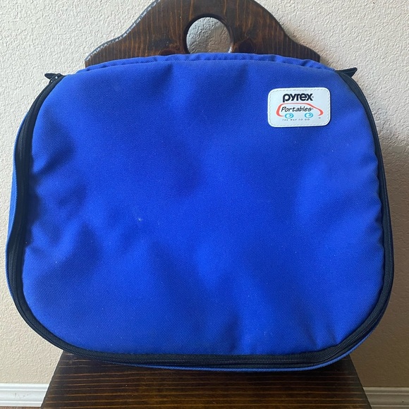 Pyrex Other - Pyrex casserole dish carrier